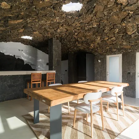 Luxury With Private Pool, Jacuzzi & Sauna - Cueva Del Sol Tahiche